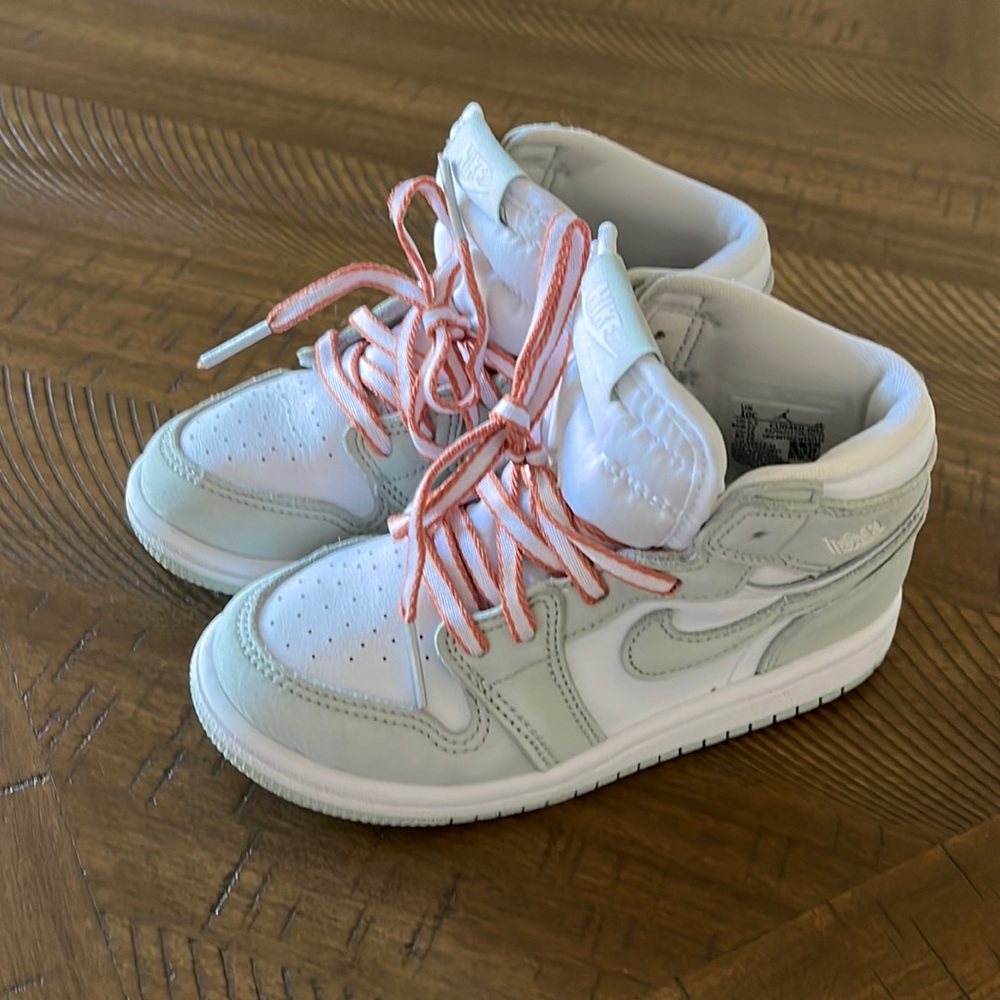 Jordan 1s retro high (Seafoam)